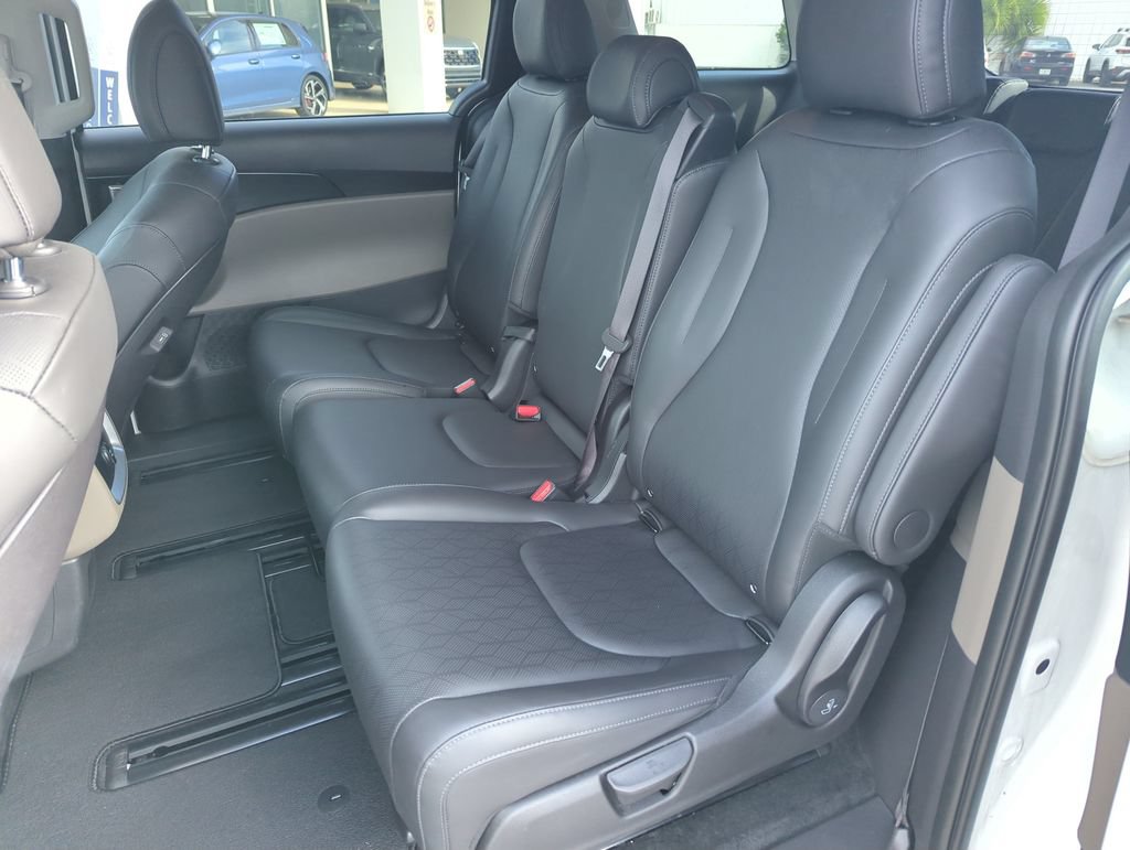 Used 2026 Kia Carnival FWD image 27
