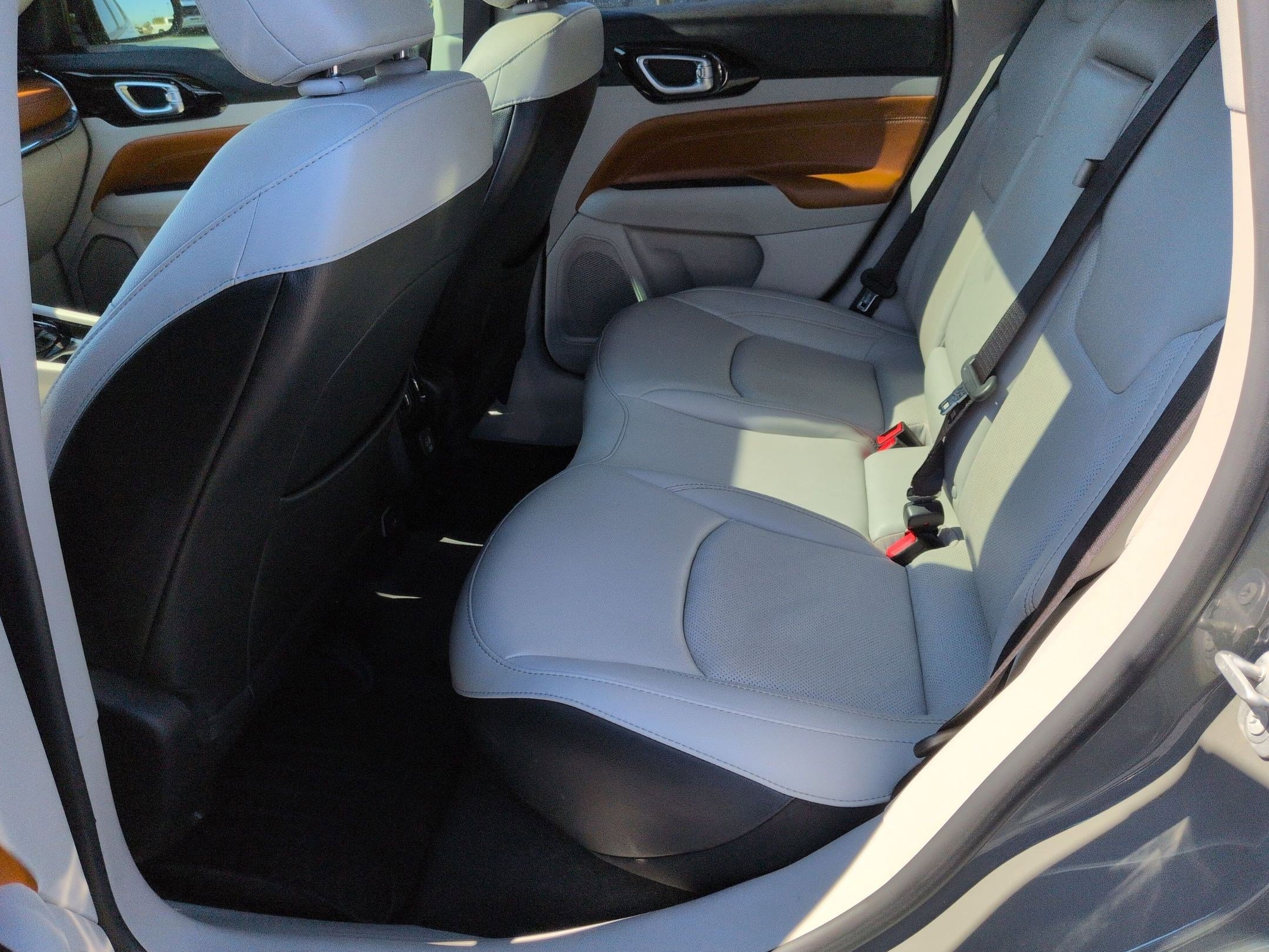 Used 2022 Jeep Compass Limited w/ Sun and Sound Group image 16