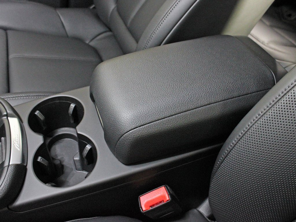 Used 2025 Porsche Macan image 30