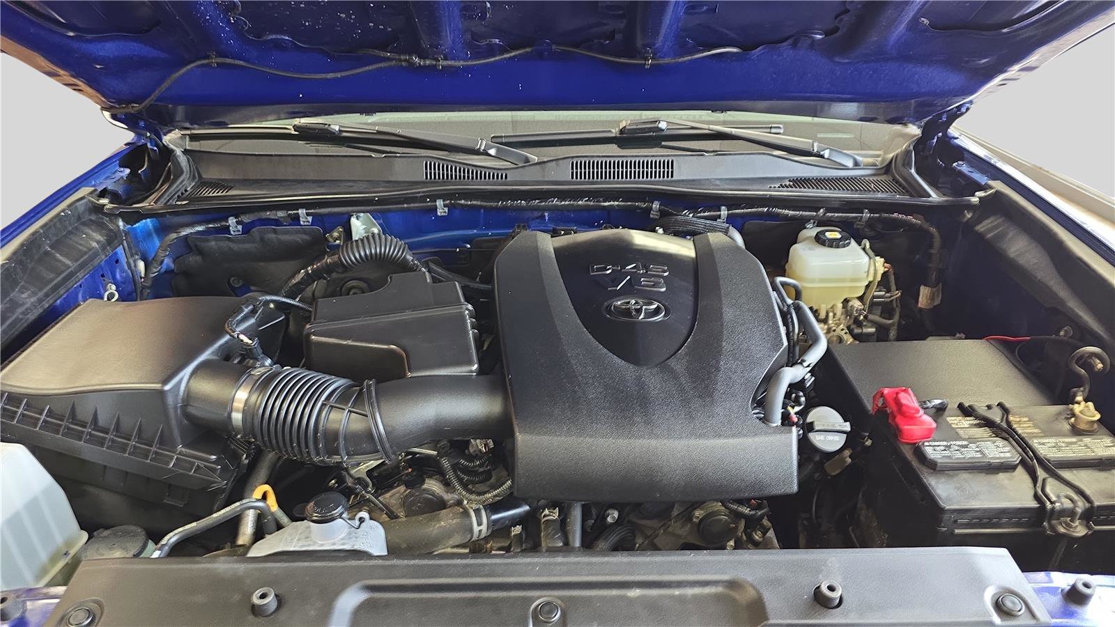 Used 2022 Toyota Tacoma TRD Off-Road AWD/4WD image 28