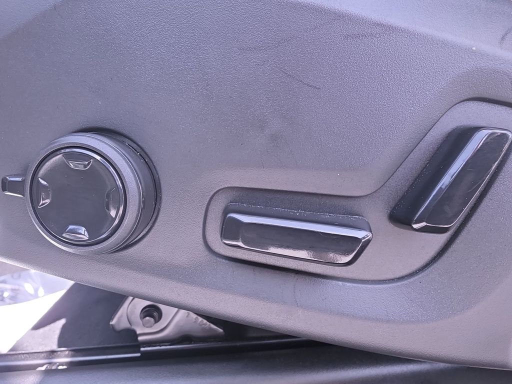 Used 2025 Volvo XC90 T8 Ultra w/ Protection Package Premier image 33