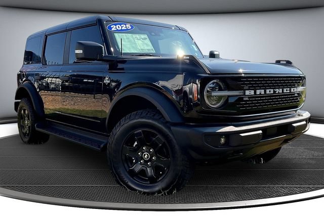 Used 2025 Ford Bronco Outer Banks AWD/4WD image 3