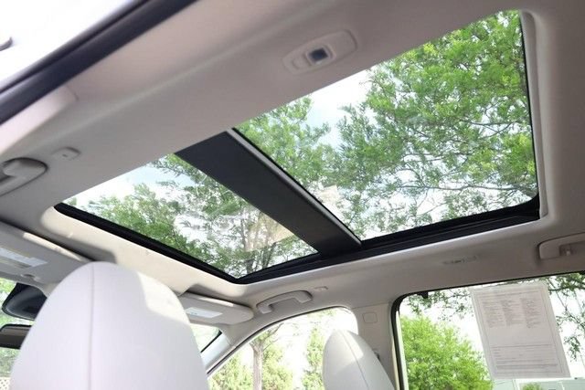 Certified 2025 Nissan Rogue SL w/ Tech Package FWD image 10