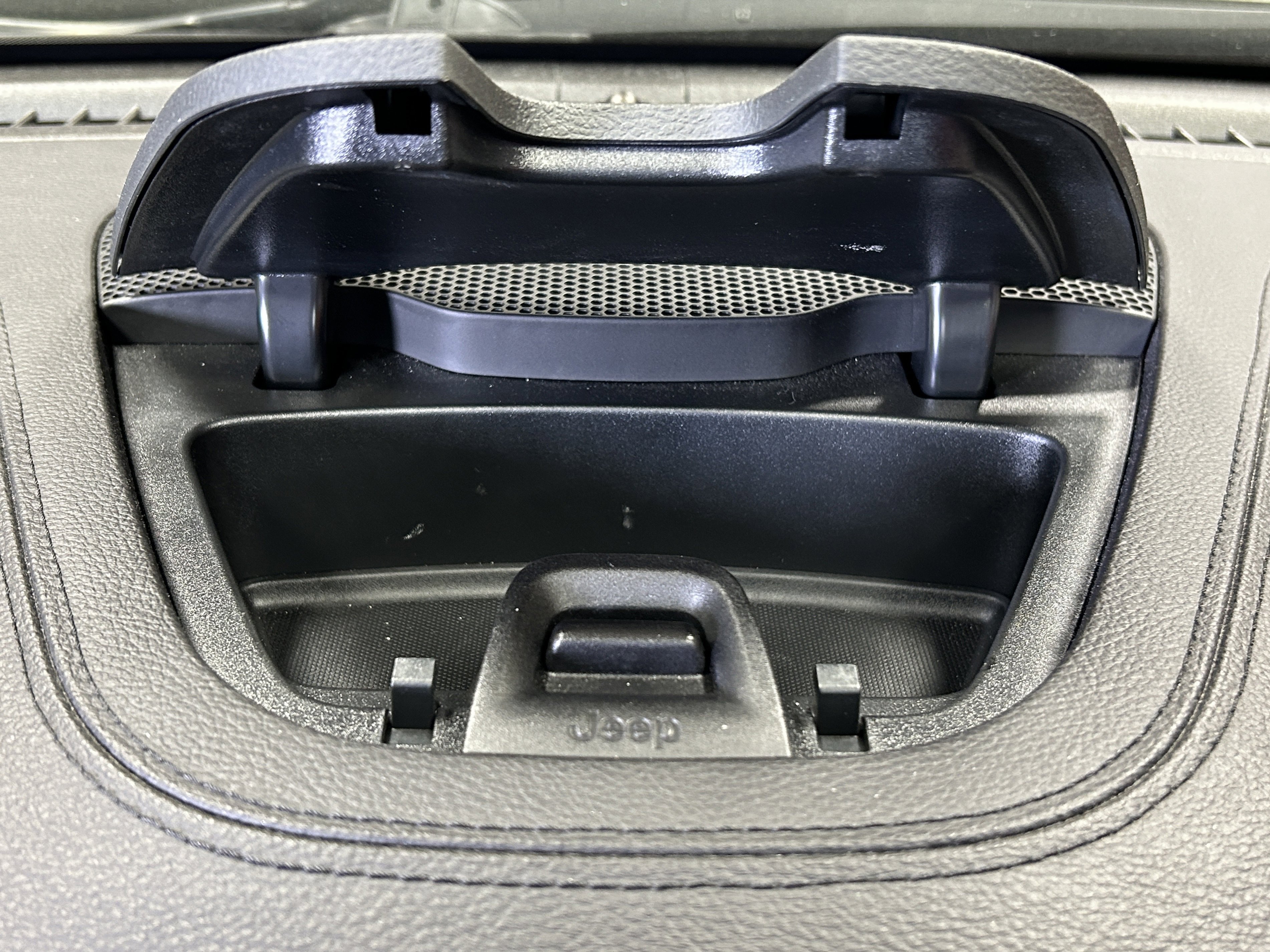 Used 2019 Jeep Cherokee Limited w/ Luxury Group image 28