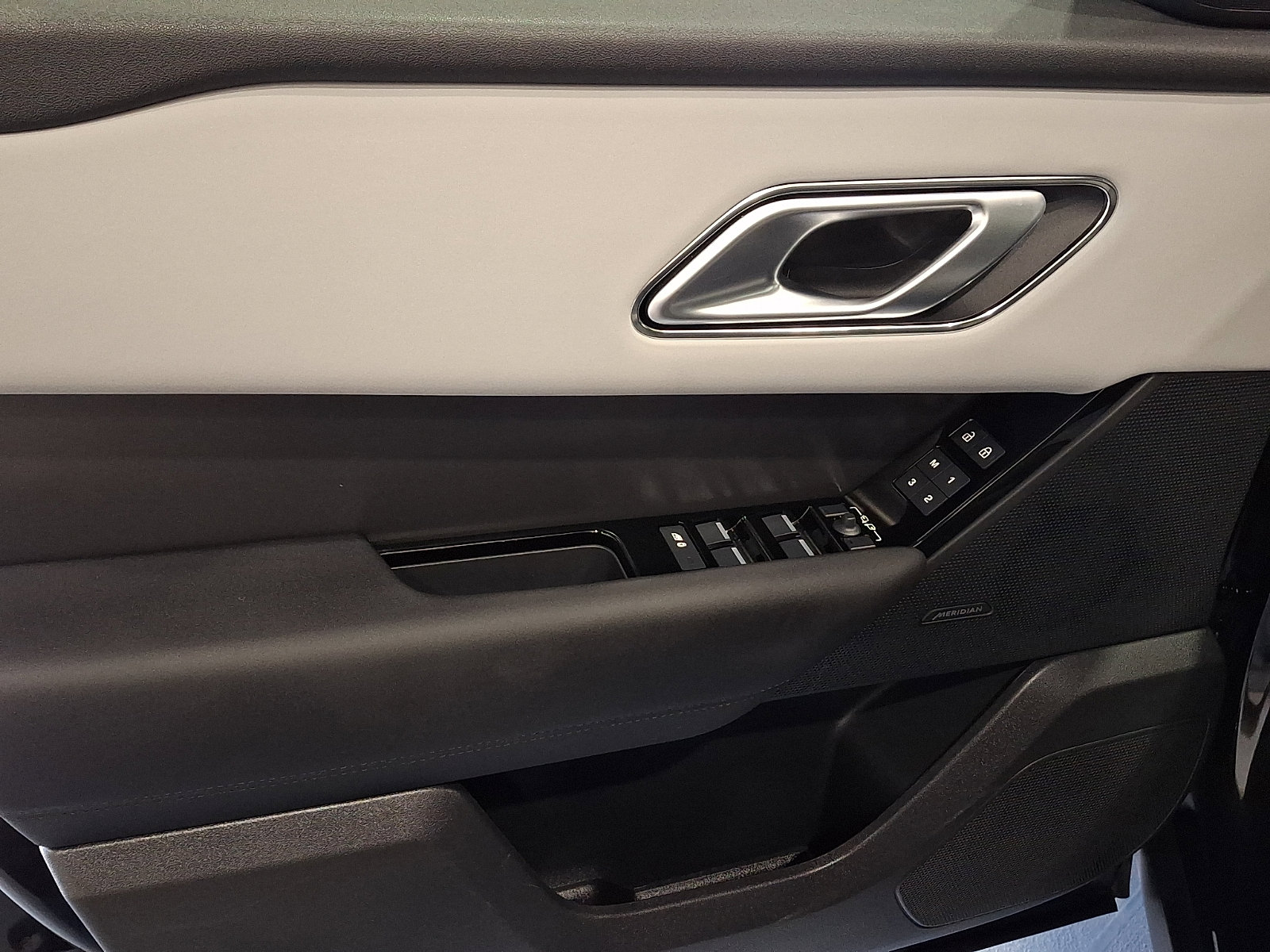 Used 2026 Land Rover Range Rover Velar S image 11