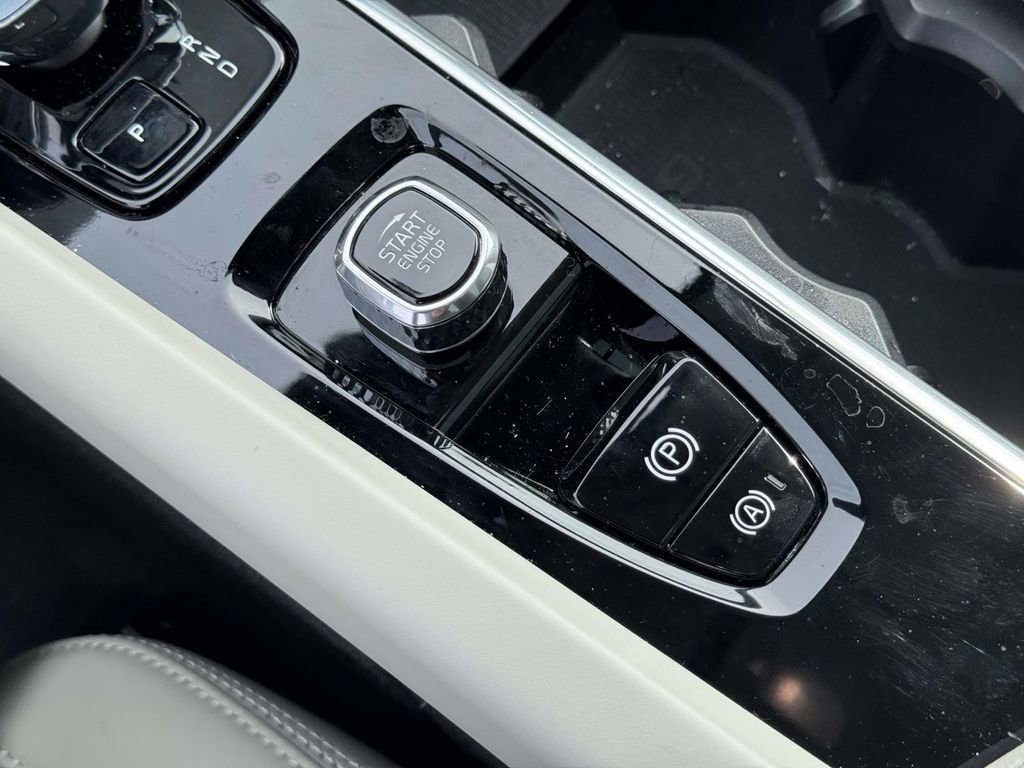 Certified 2026 Volvo XC60 B5 Ultra w/ Protection Package Premier image 29