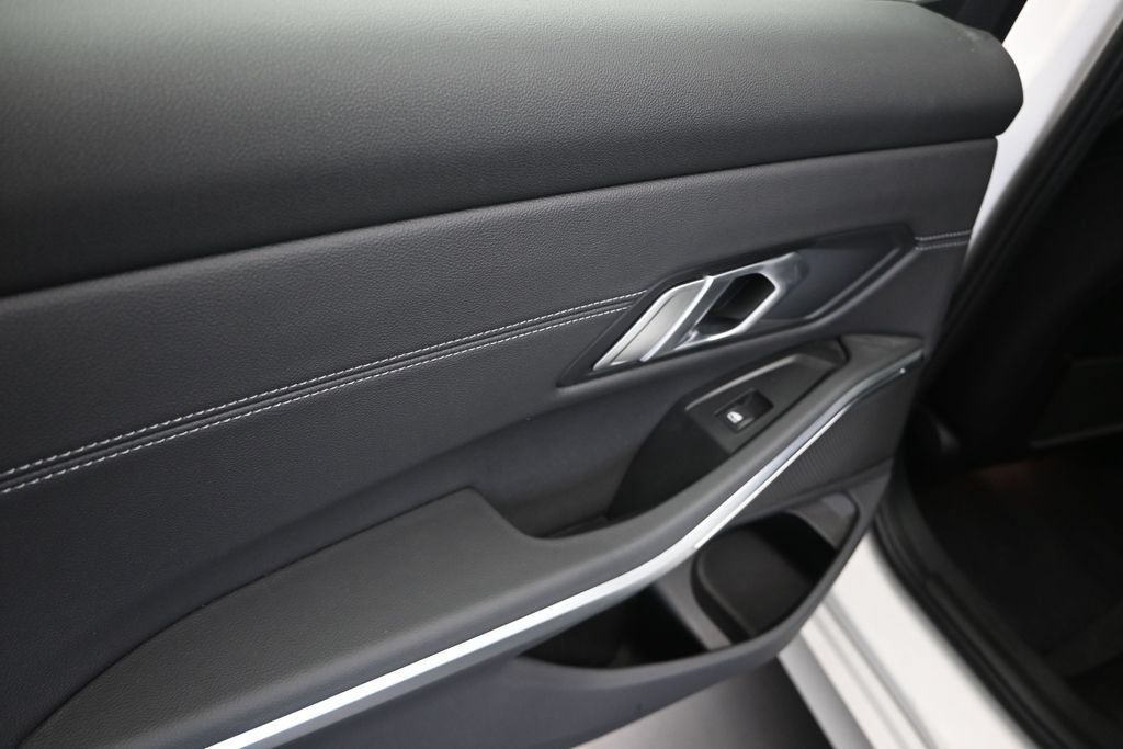 Used 2020 BMW 330i Sedan w/ Executive Package RWD image 15