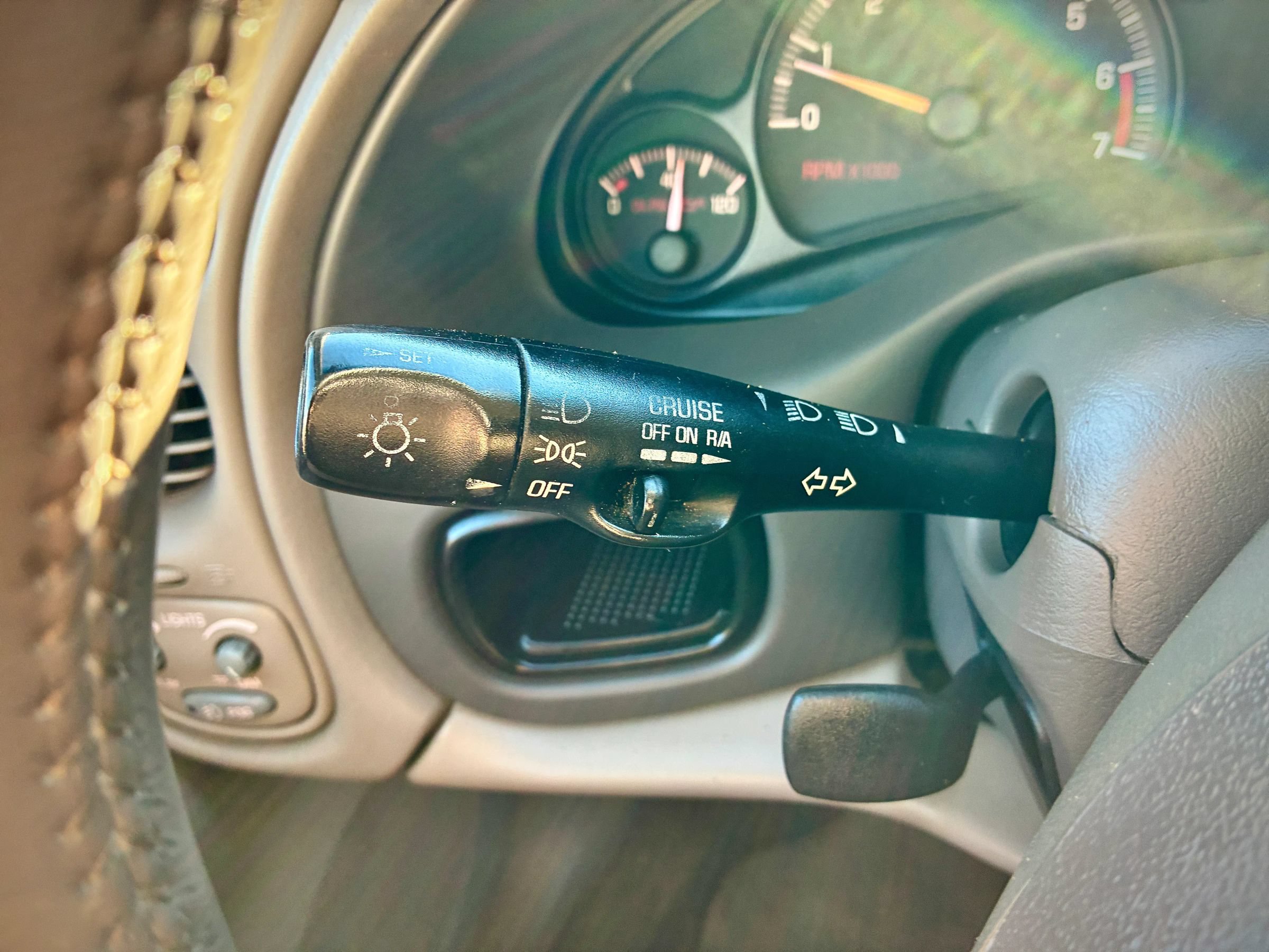 Used 2003 Pontiac Bonneville SLE FWD image 59