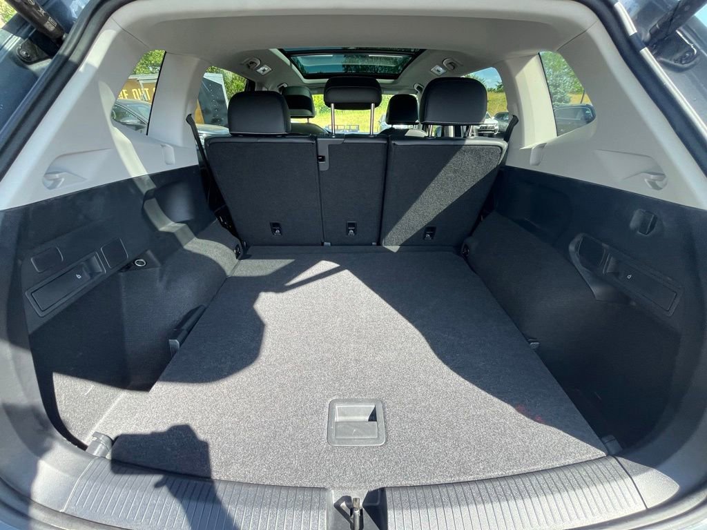 Used 2024 Volkswagen Tiguan SE w/ Panoramic Sunroof Package AWD/4WD image 30