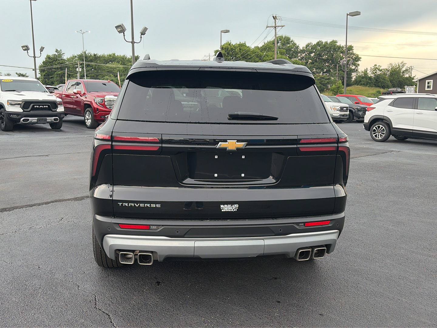 Used 2025 Chevrolet Traverse LT FWD image 4