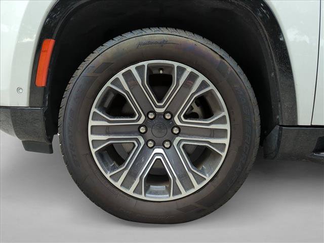 Used 2024 Jeep Wagoneer L Series II RWD image 13
