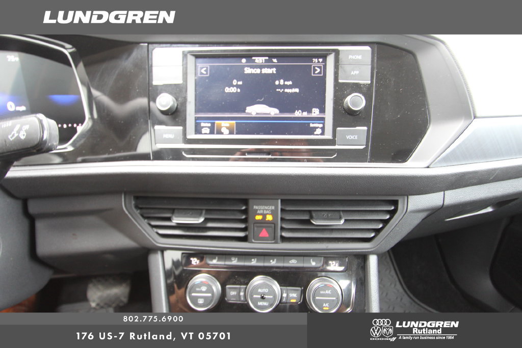 Used 2024 Volkswagen Jetta SE FWD image 4
