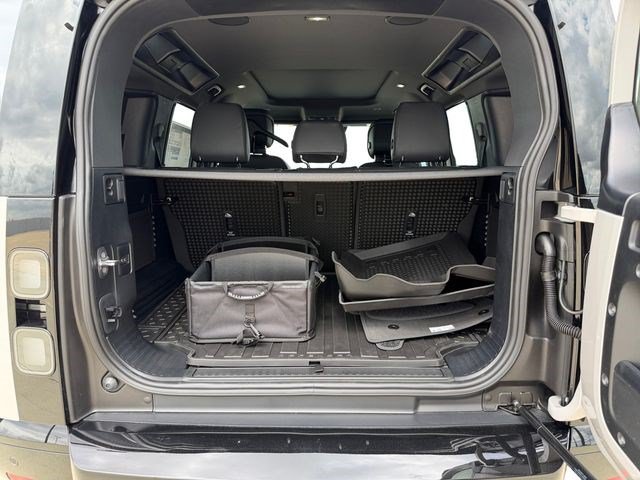 New 2026 Land Rover Defender 110 X-Dynamic SE AWD/4WD image 18