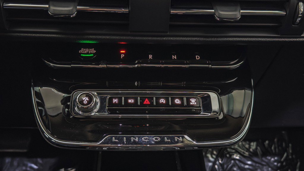 Used 2024 Lincoln Corsair AWD image 38