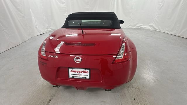 Used 2017 Nissan 370Z Touring RWD image 4