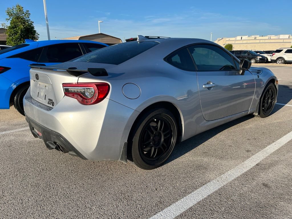 Used 2018 Toyota 86 RWD image 3