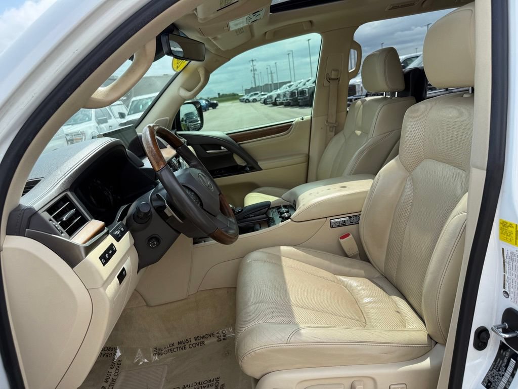 Used 2017 Lexus LX 570 4WD w/ Luxury Package image 5