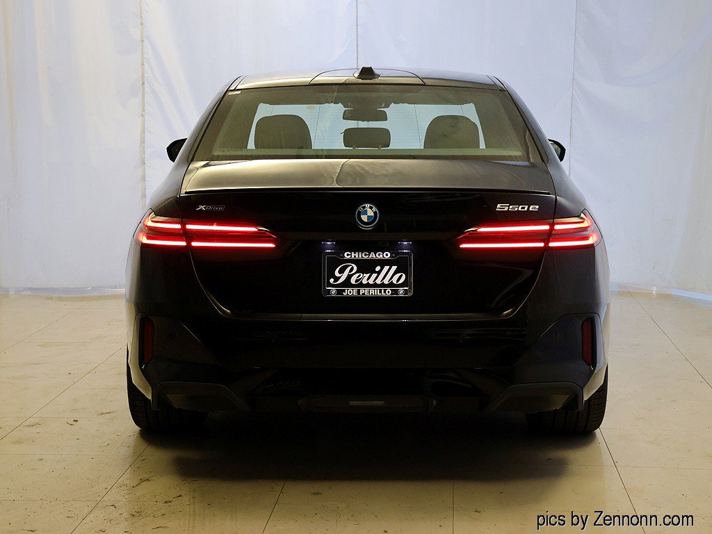 Used 2027 BMW 550e xDrive w/ Premium Package AWD/4WD image 7