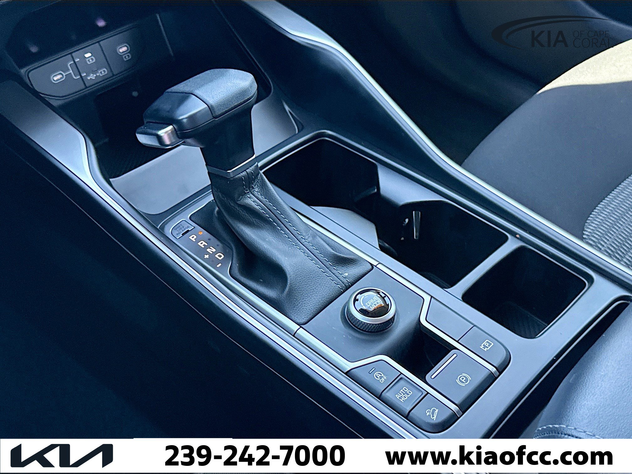 Certified 2025 Kia Sorento LX image 27