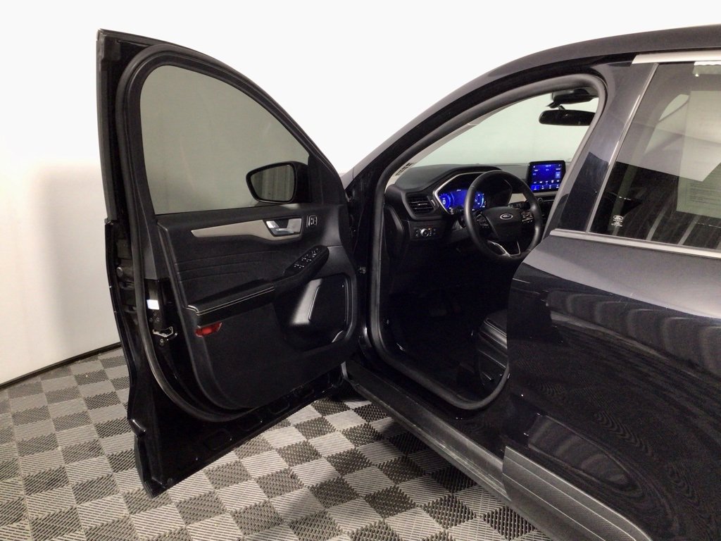 Used 2022 Ford Escape SEL w/ Technology Package image 16