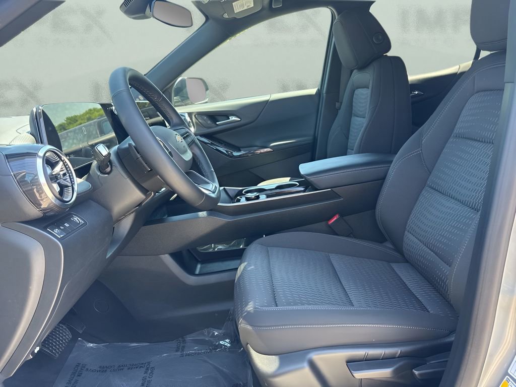 Used 2026 Chevrolet Equinox LT FWD image 9