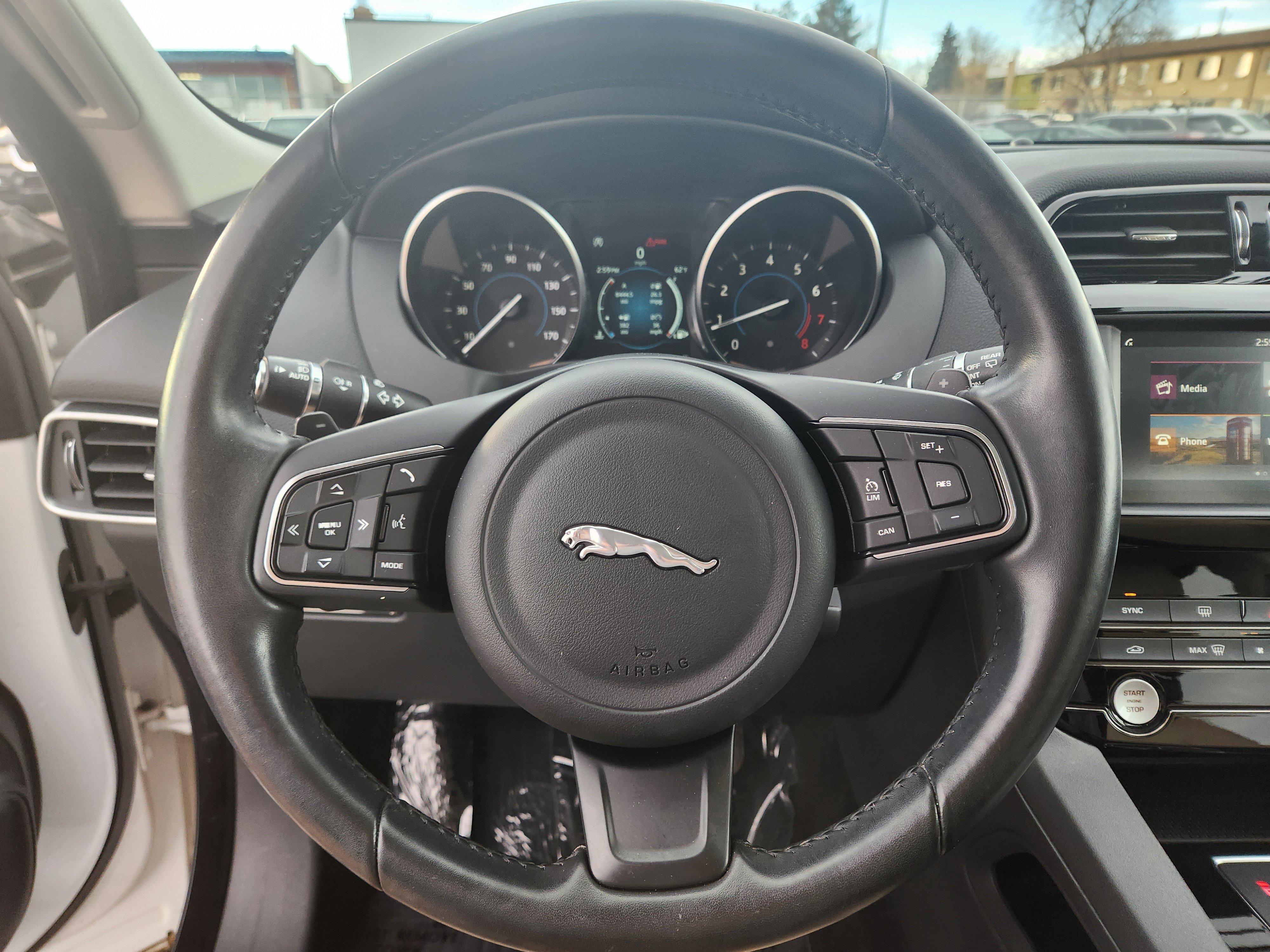 Used 2018 Jaguar F-PACE Premium image 7