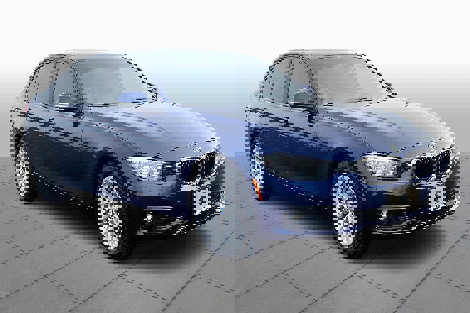 Used 2016 BMW 320i Sedan image 2