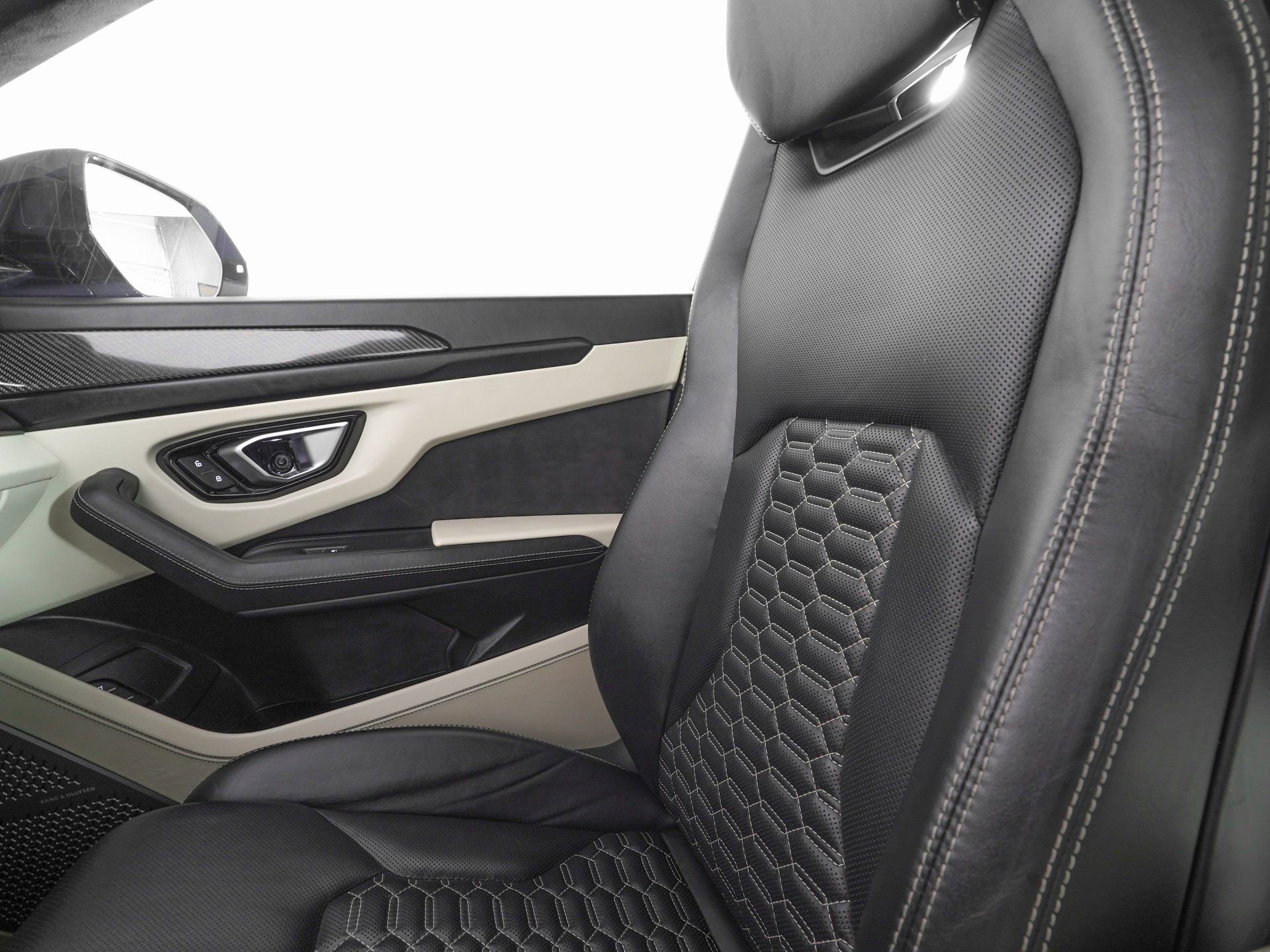 Used 2021 Lamborghini Urus image 28