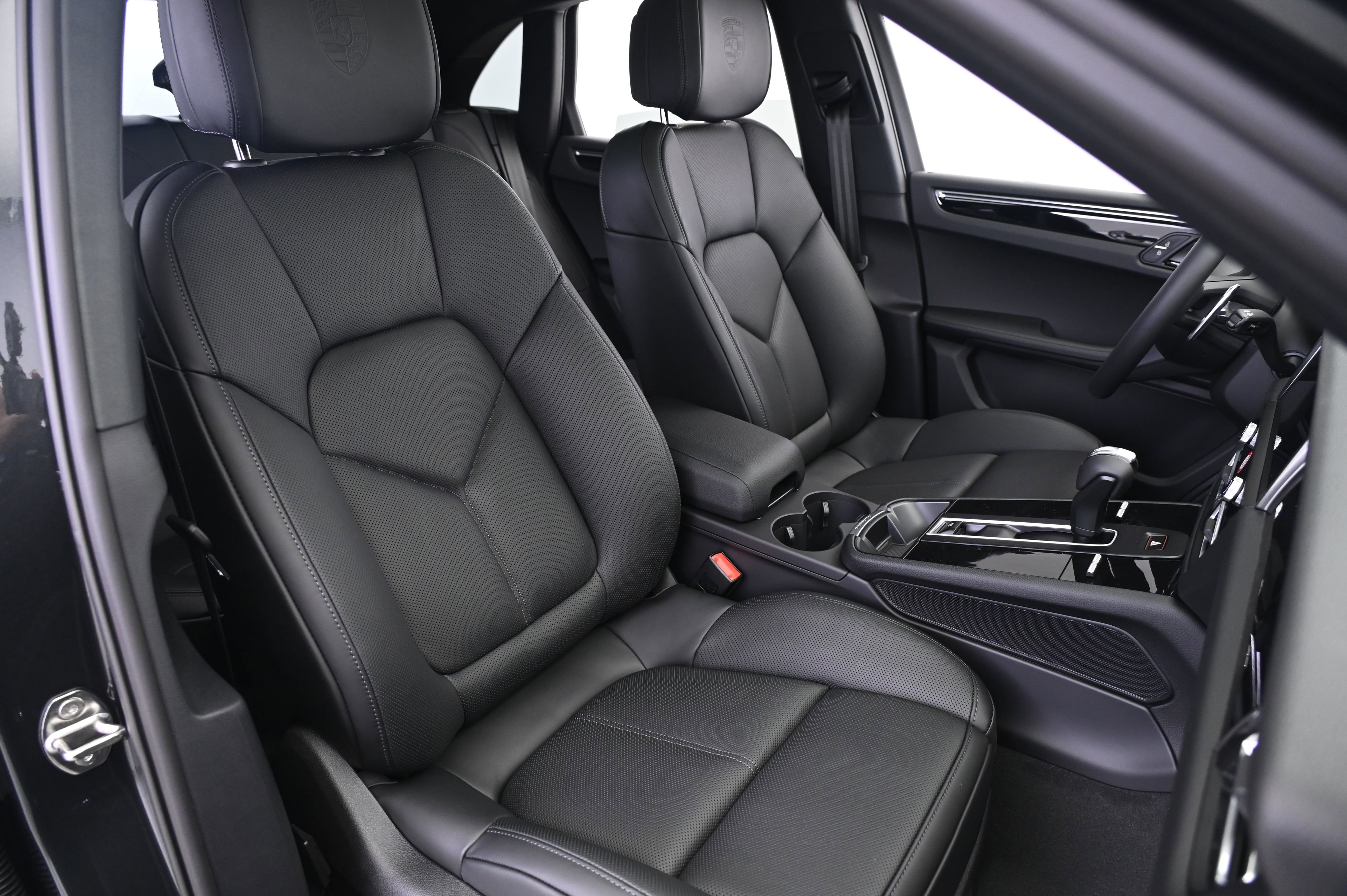 Used 2026 Porsche Macan AWD/4WD image 24