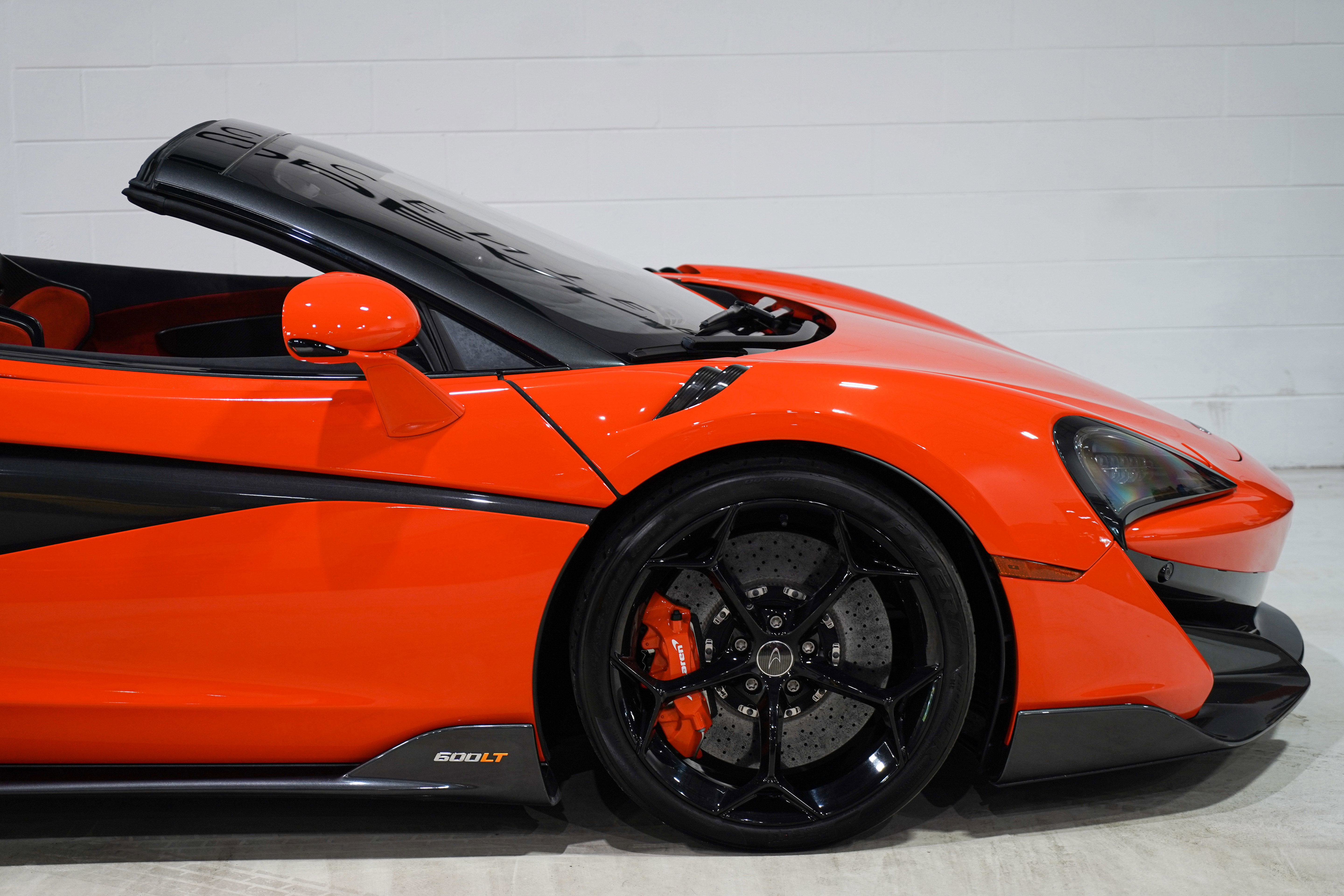 Used 2020 McLaren 600LT Spider RWD image 22