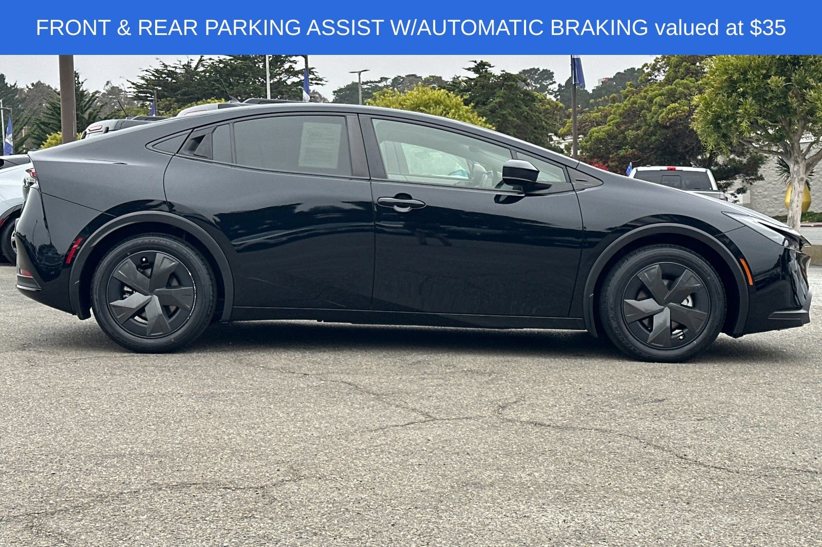 Used 2024 Toyota Prius LE FWD image 3