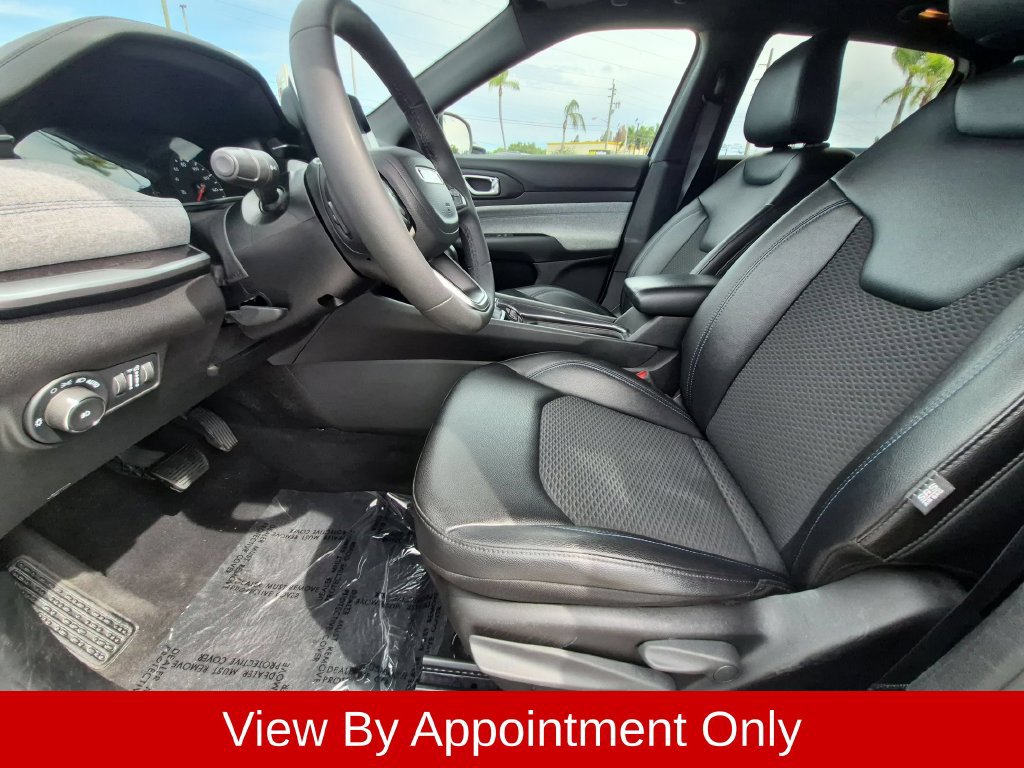 Used 2025 Jeep Compass Latitude AWD/4WD image 24