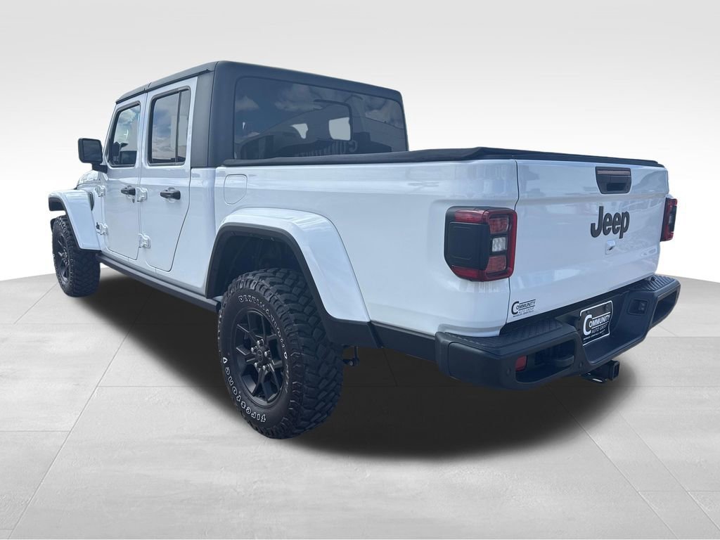 Used 2024 Jeep Gladiator Sport AWD/4WD image 4