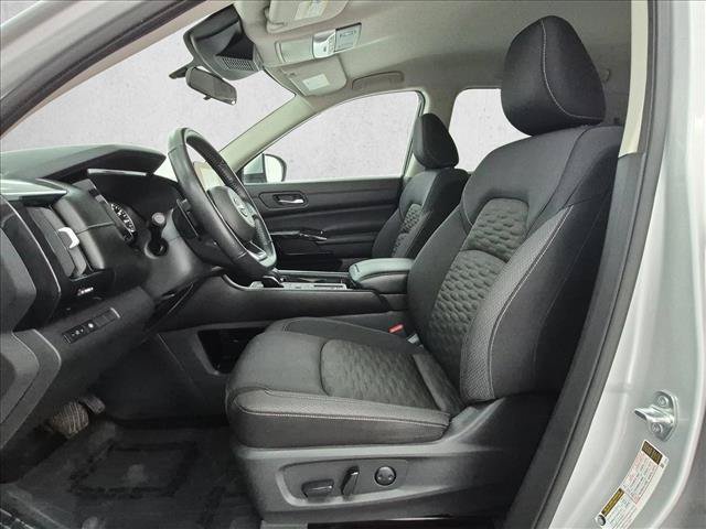 Used 2022 Nissan Pathfinder SV FWD image 16