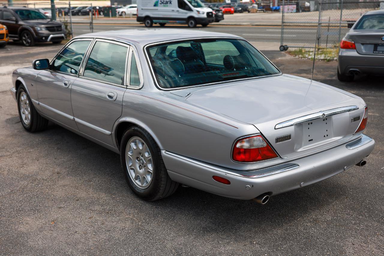 Used 2002 Jaguar XJ8 RWD image 5