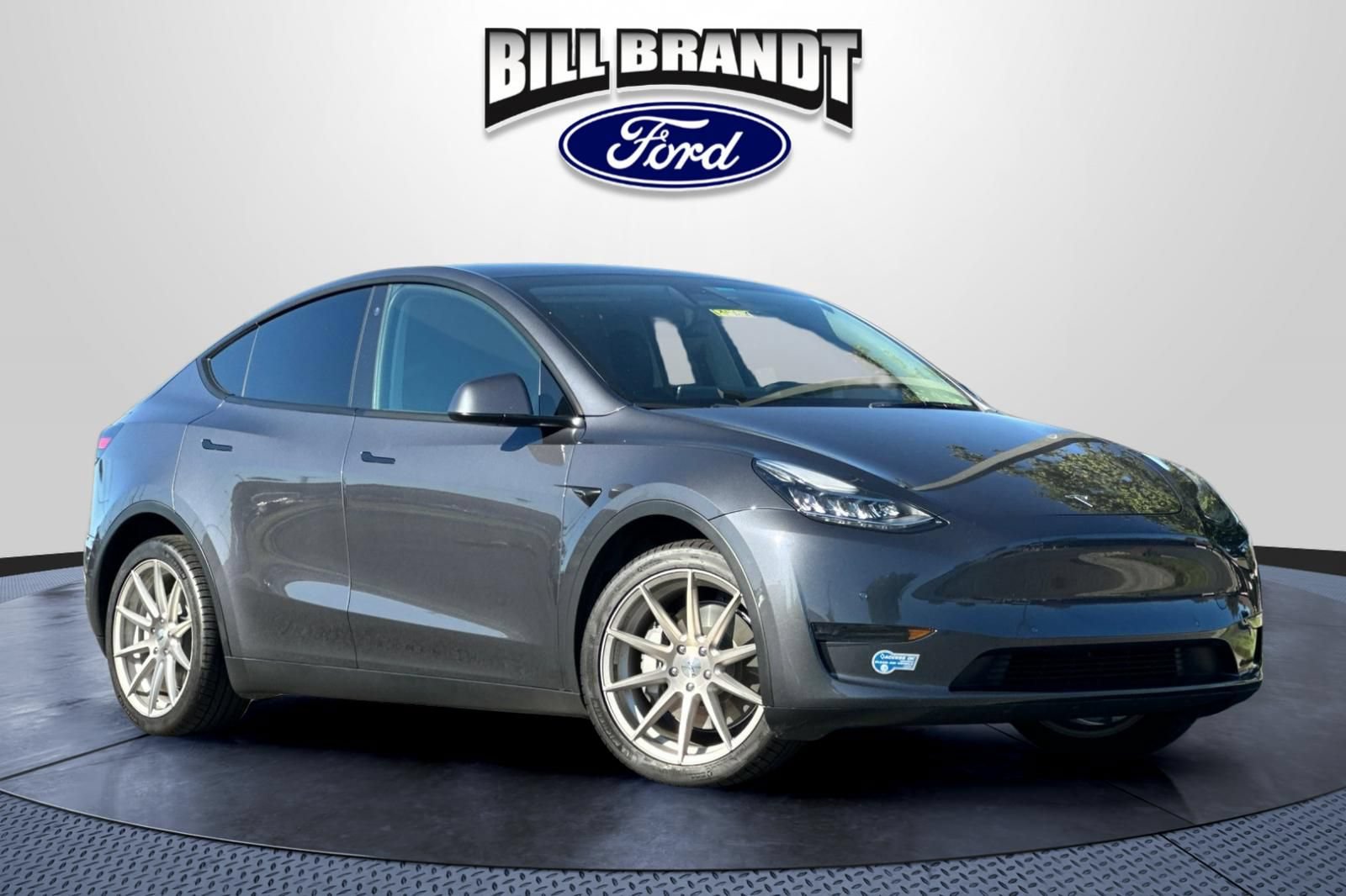 Used 2021 Tesla Model Y Long Range AWD/4WD image 1