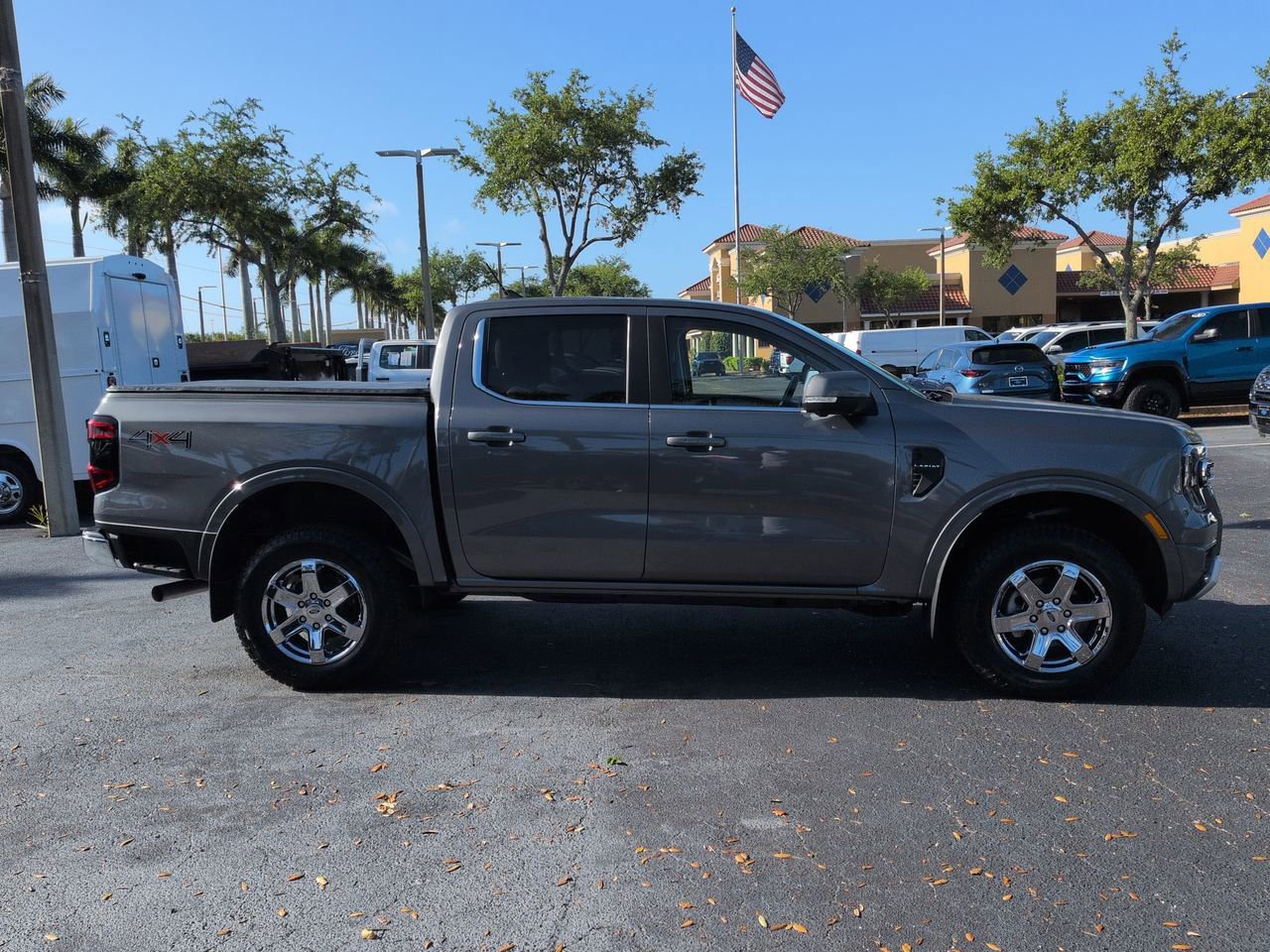 Used 2025 Ford Ranger Lariat w/ Chrome Accent Package AWD/4WD image 3