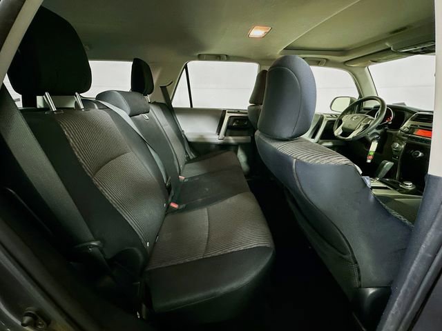 Used 2021 Nissan Titan SL w/ Moonroof Package image 25