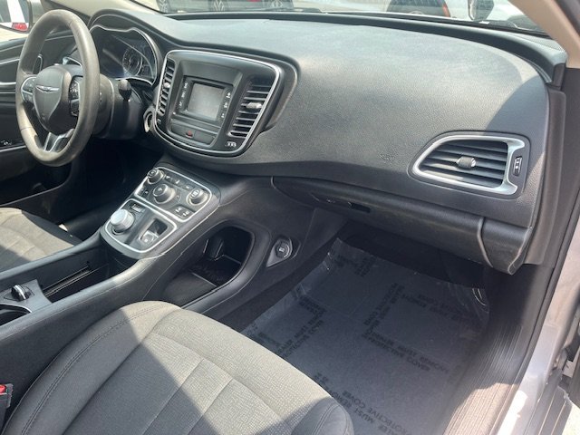 Used 2016 Chrysler 200 Limited FWD image 17