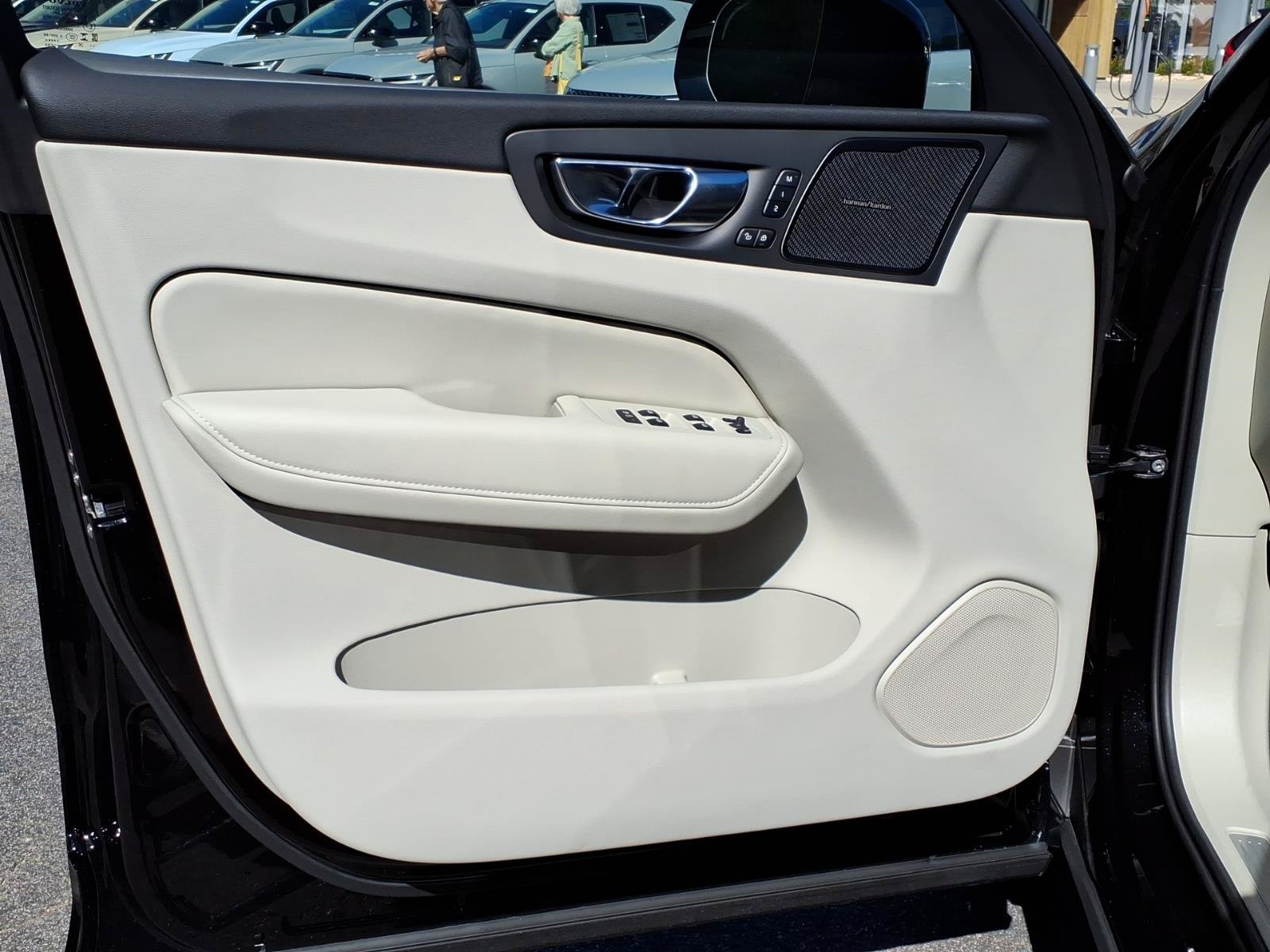 New 2027 Volvo XC60 B5 Ultra AWD/4WD image 10