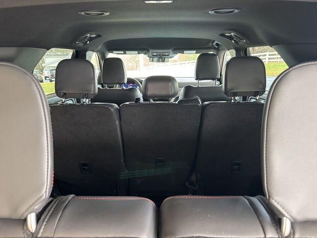 Used 2025 Ford Explorer ST-Line w/ ST-Line Street Pack image 36