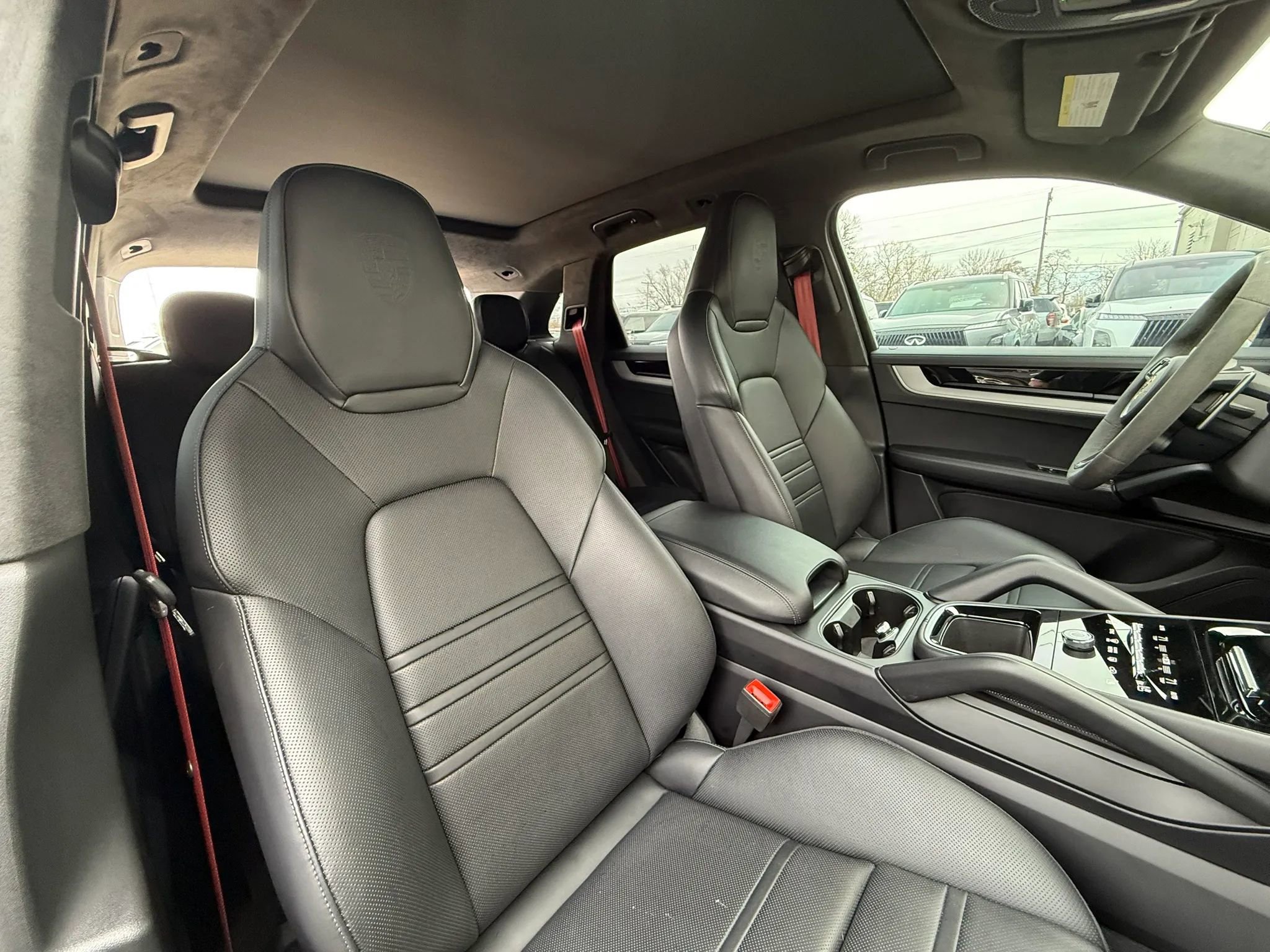 Used 2025 Porsche Cayenne S w/ Premium Package Plus image 36