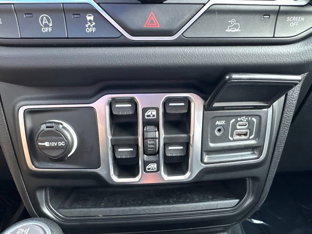 Used 2026 Jeep Wrangler Unlimited Sahara AWD/4WD image 26