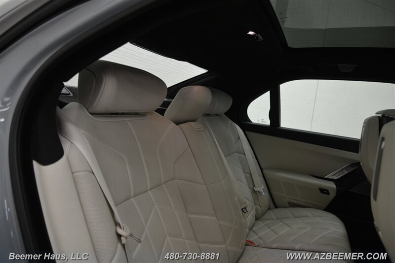 Used 2023 BMW 760i xDrive w/ Executive Package AWD/4WD image 19