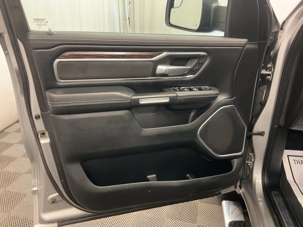 Used 2019 RAM 1500 Laramie AWD/4WD image 16