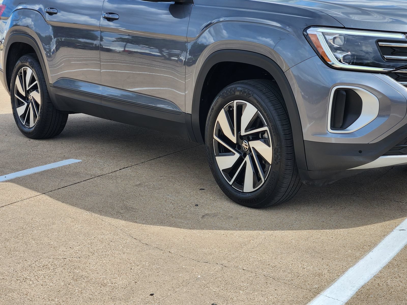 Used 2025 Volkswagen Atlas SE FWD image 11