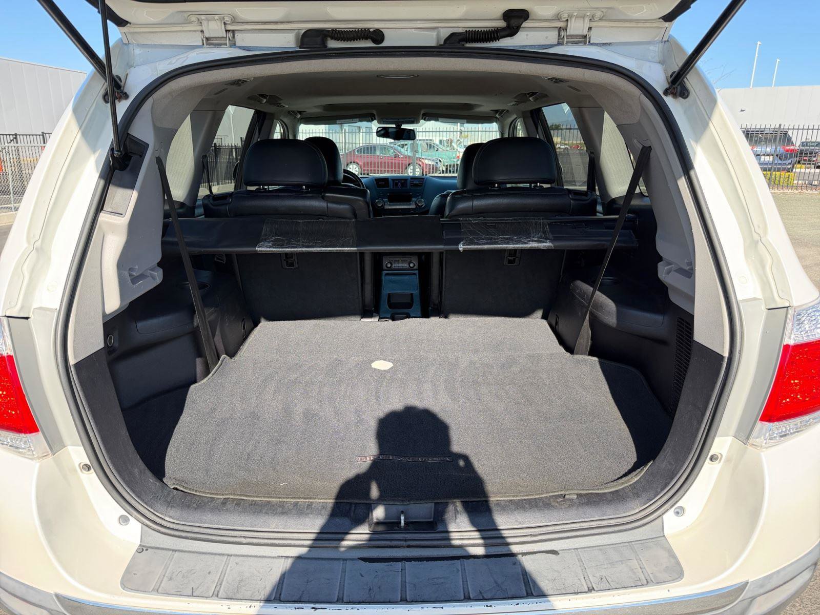 Used 2011 Toyota Highlander SE w/ Tow Pkg image 24