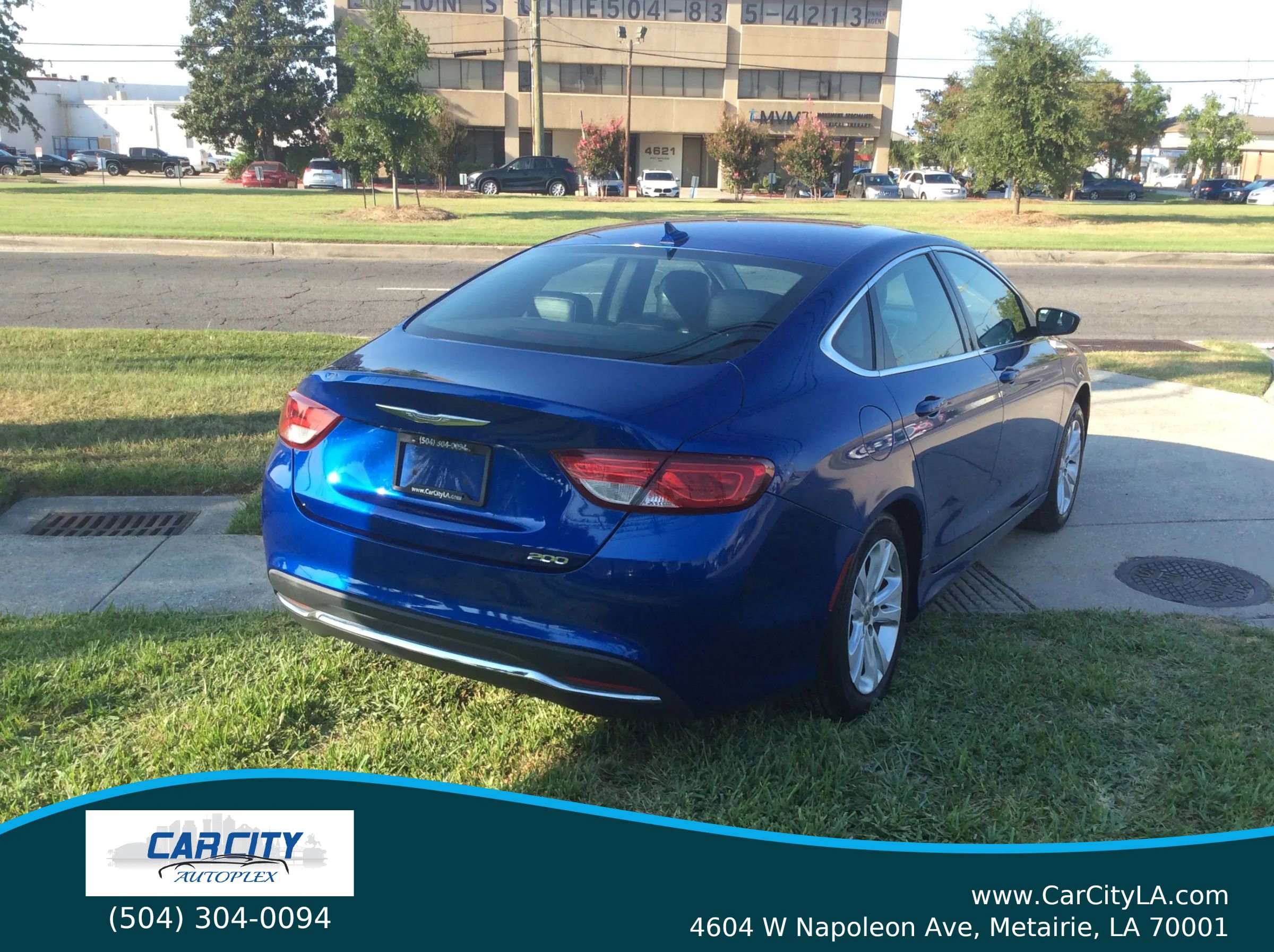 Used 2017 Chrysler 200 Limited Platinum w/ Comfort & Convenience Group image 19