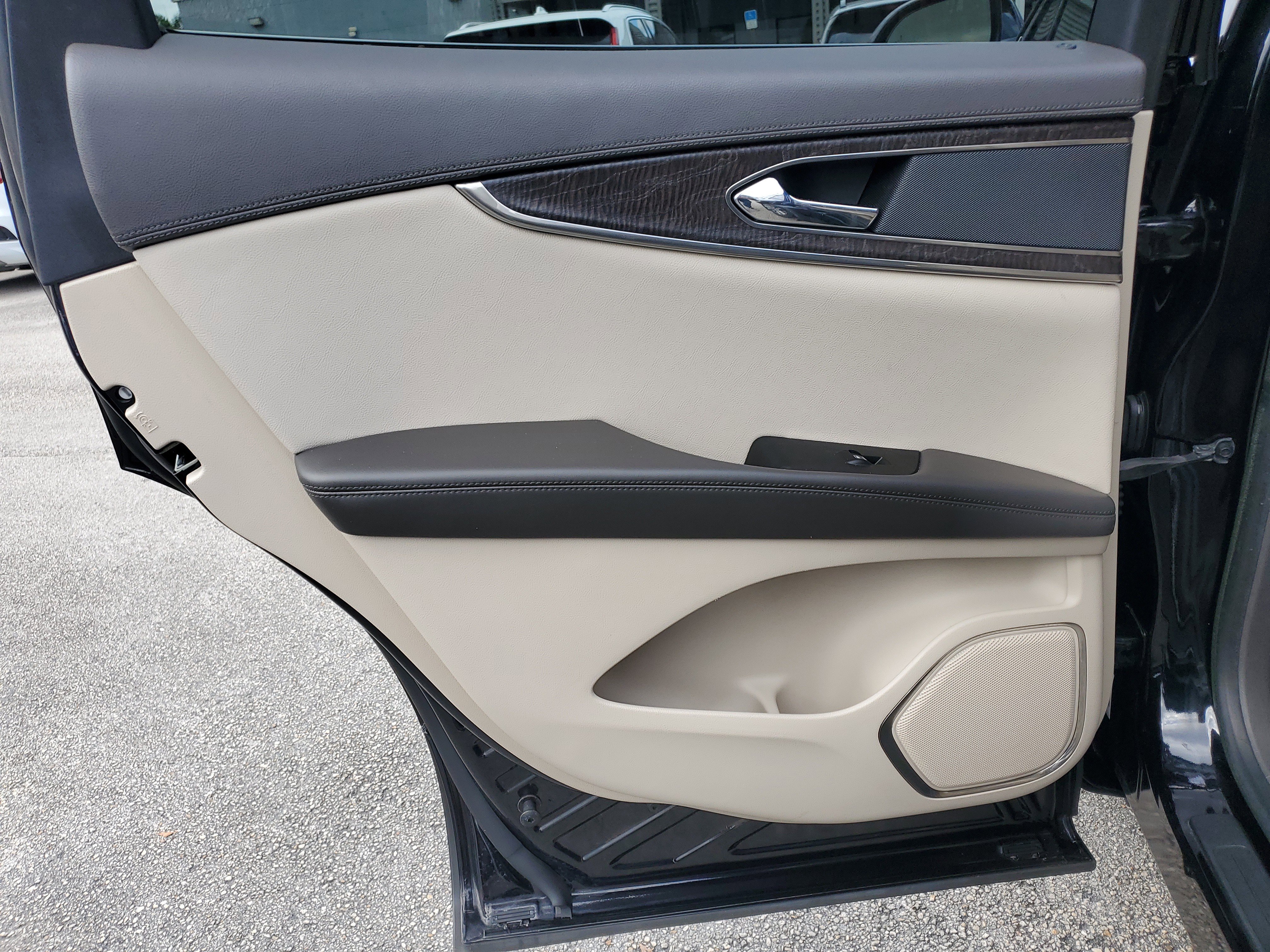 Used 2019 Lincoln Nautilus Select image 13