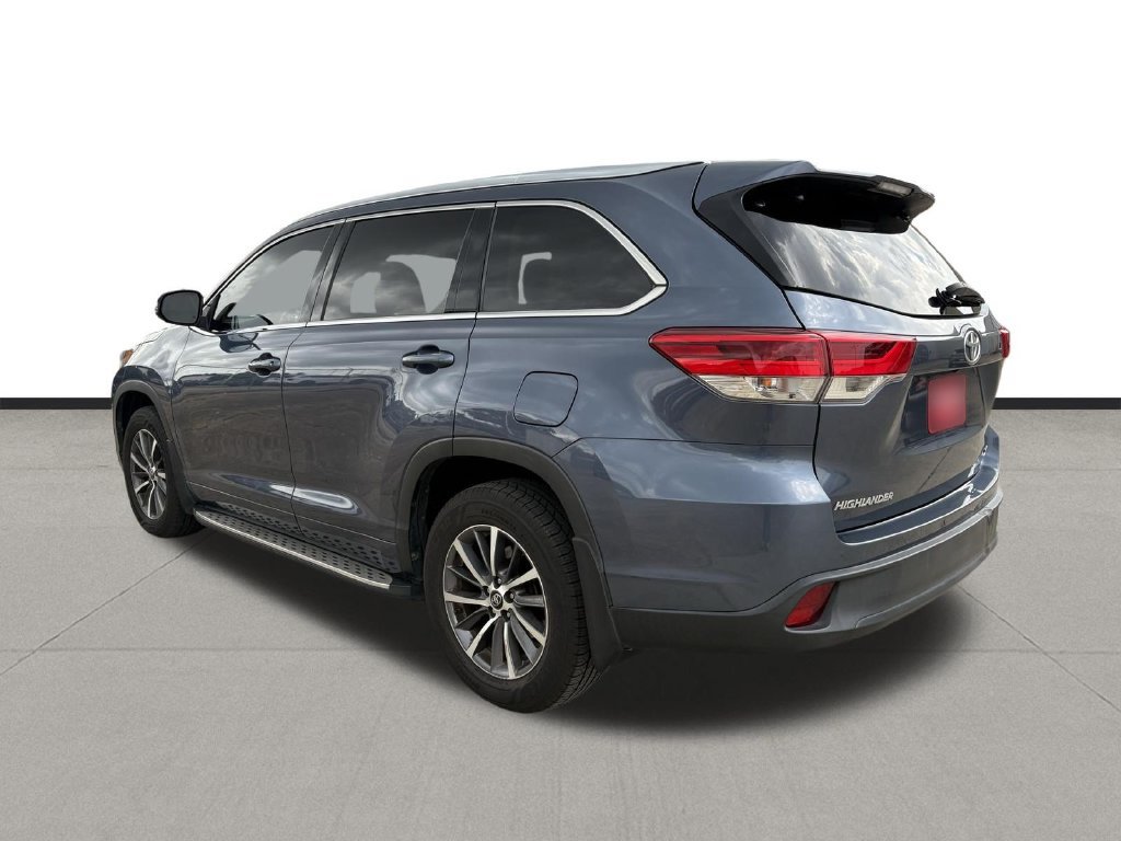 Used 2018 Toyota Highlander XLE FWD image 3